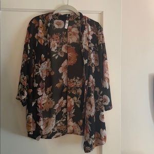 3/4 floral kimono style top